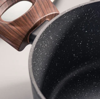 WT-SP003 Black High Termperature Painting Forged Casserole Stockpot